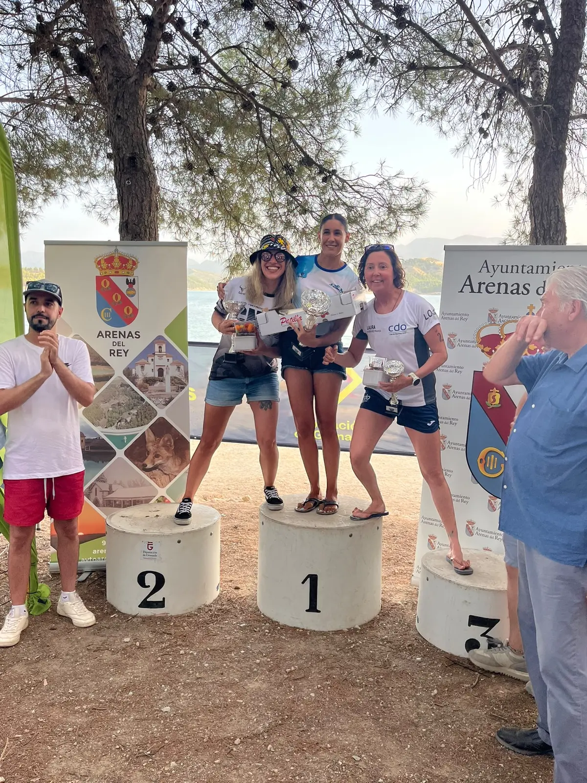 Podio femenino de la travesía de Bermejales