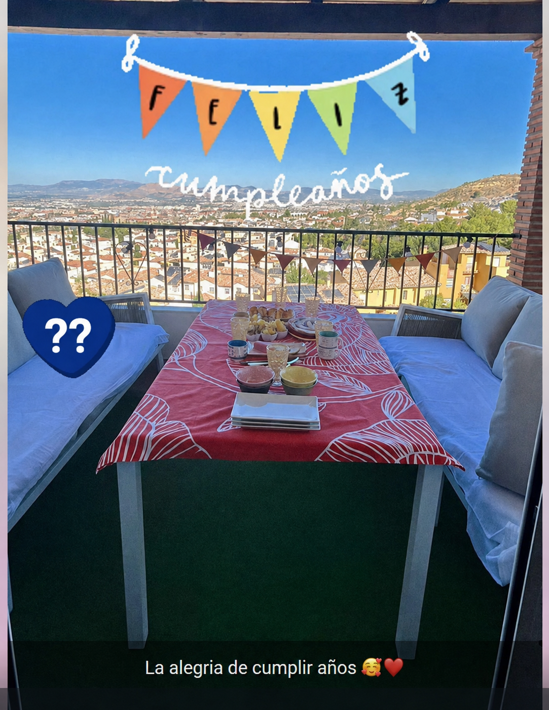 Desayuno de cumpleaños de Nuria con su edad oculta por interrogantes