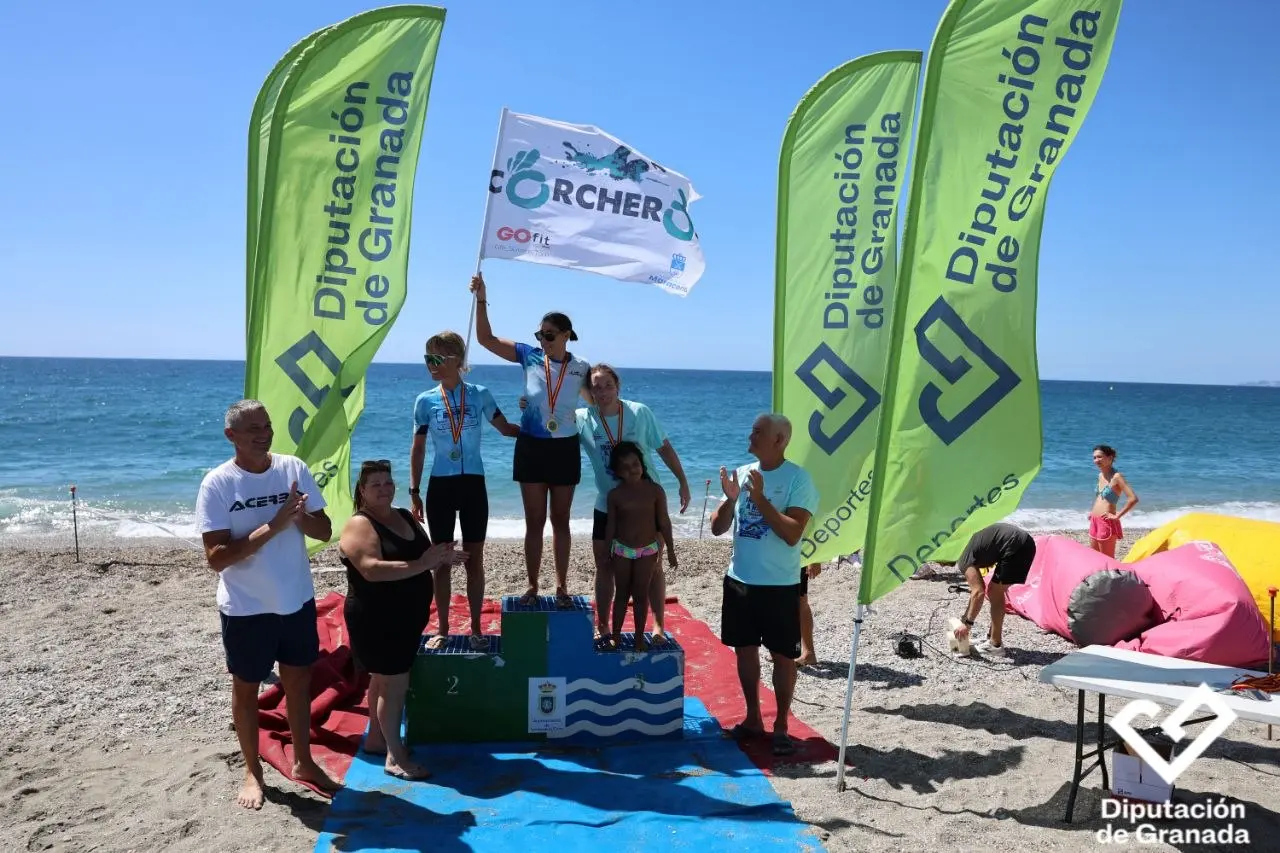Mari Hidalgo en el podio M30 femenino de Torrenueva