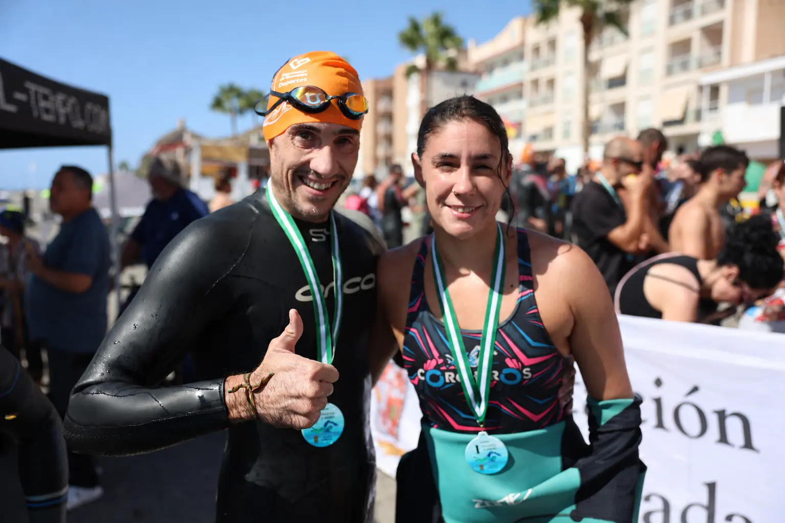 Mari y Fran juntos después de la travesía